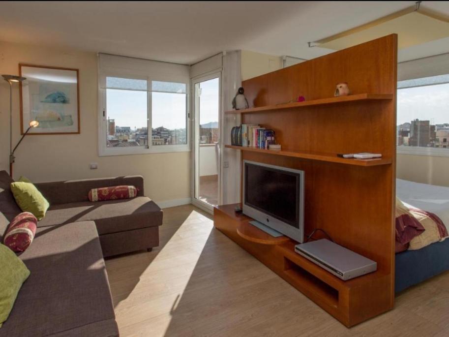 Gaudi Views Apartment Barcelona Bagian luar foto