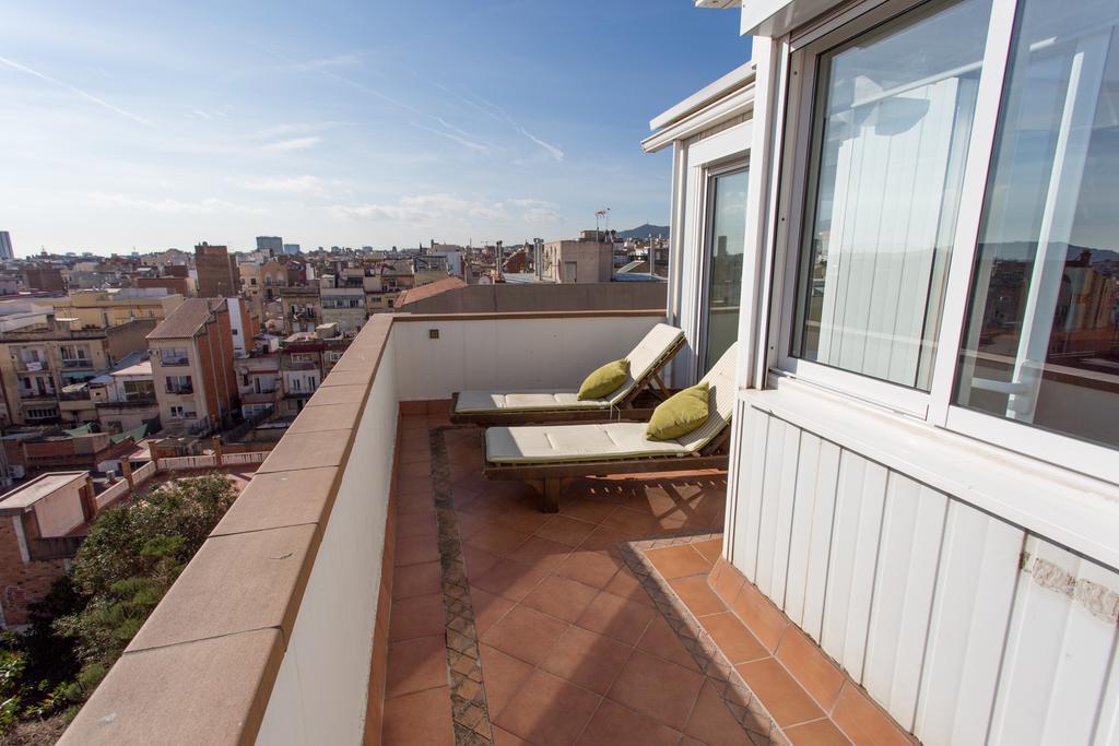 Gaudi Views Apartment Barcelona Bagian luar foto