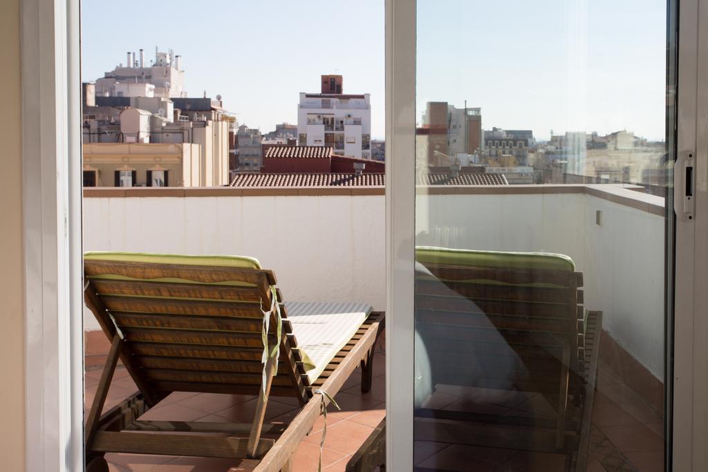 Gaudi Views Apartment Barcelona Bagian luar foto
