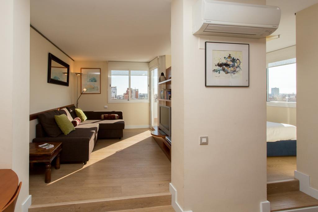 Gaudi Views Apartment Barcelona Bagian luar foto
