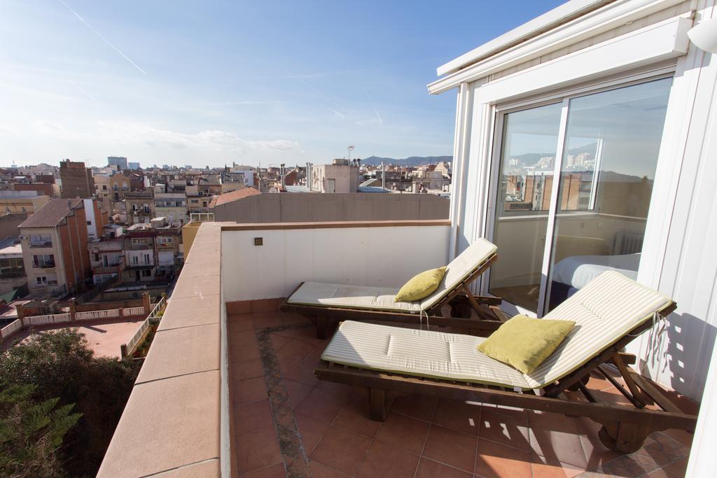 Gaudi Views Apartment Barcelona Bagian luar foto