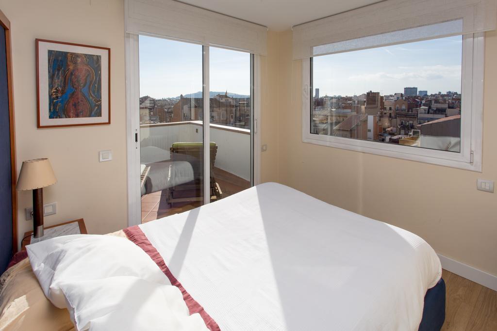 Gaudi Views Apartment Barcelona Bagian luar foto
