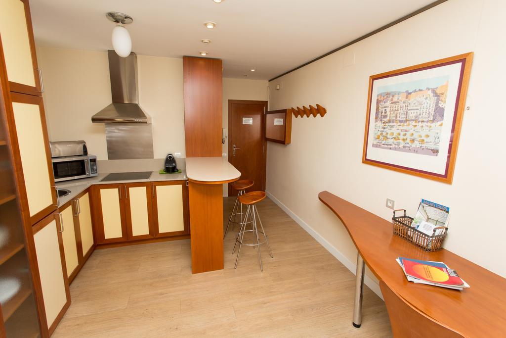 Gaudi Views Apartment Barcelona Bagian luar foto